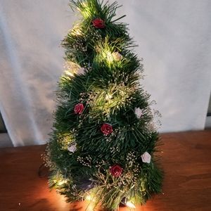 Table top Christmas tree with lights and Roses 13" tall
